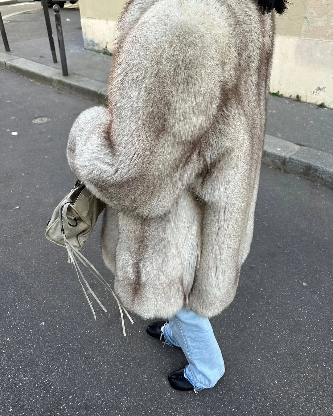 Manteau Fluffy Gris Ivoire - Fourrure Luxe Col Revers